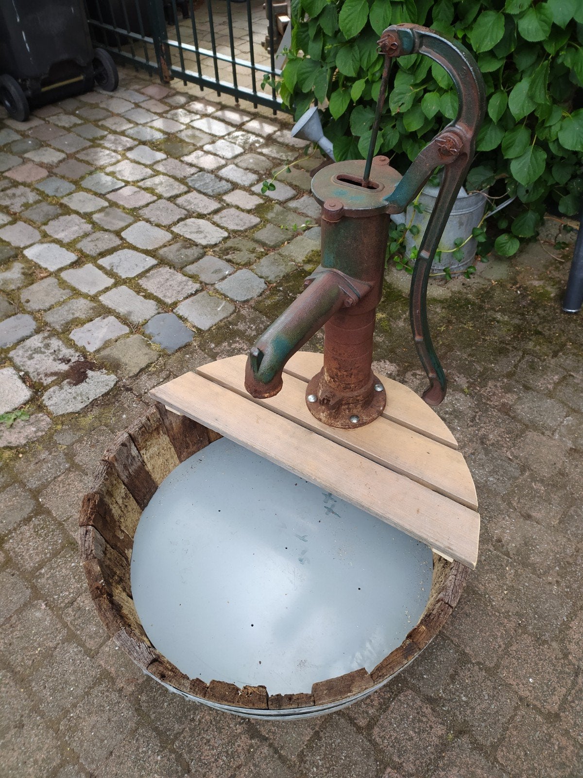 heel aparte bloembak, leuk ding voor zomerbloeiers, 62 cm !, Tuin en Terras, Bloembakken en Plantenbakken, Ophalen, Rond, Hout