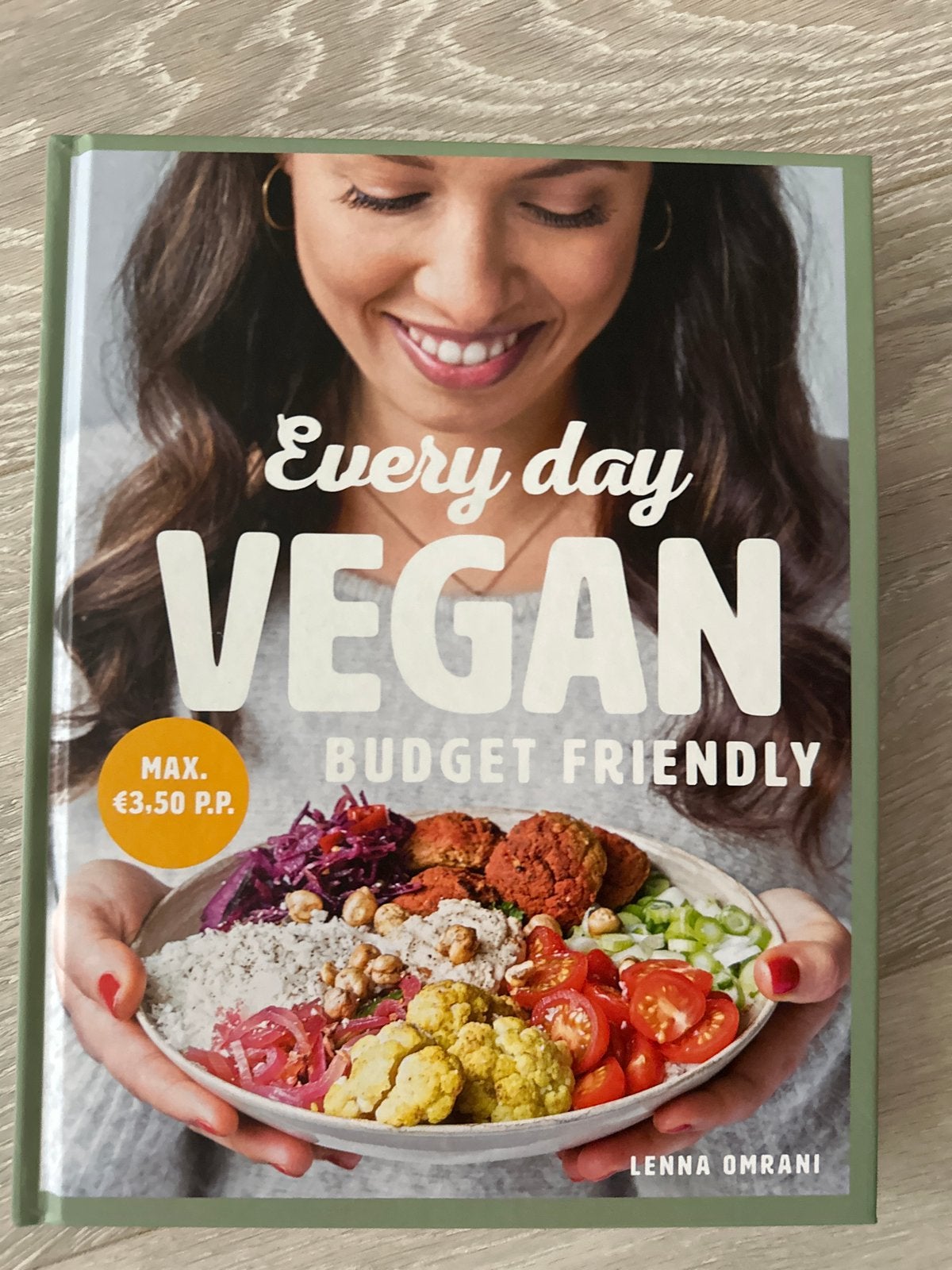 Every Day Vegan Budget Friendly - Lenna Omrani, Voorgerechten en Soepen, Nieuw, Ophalen of Verzenden, Gezond koken