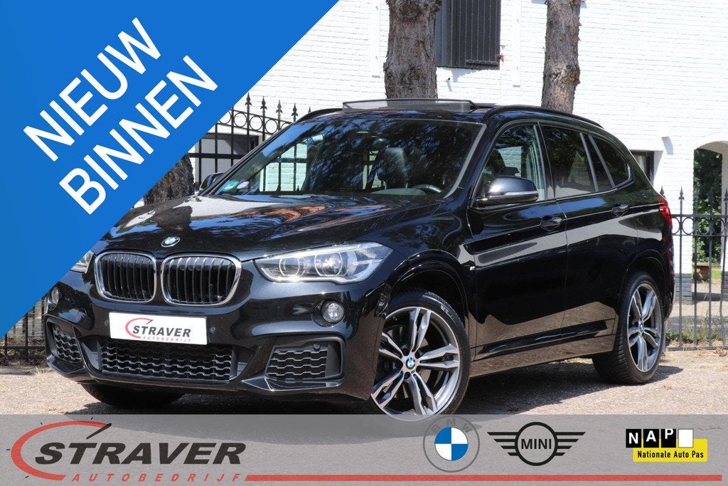 BMW X1 xDrive20i High Executive |Panoramadak |Head-up |M-spo, Auto's, BMW, Gebruikt, Euro 6, Alcantara, Zwart