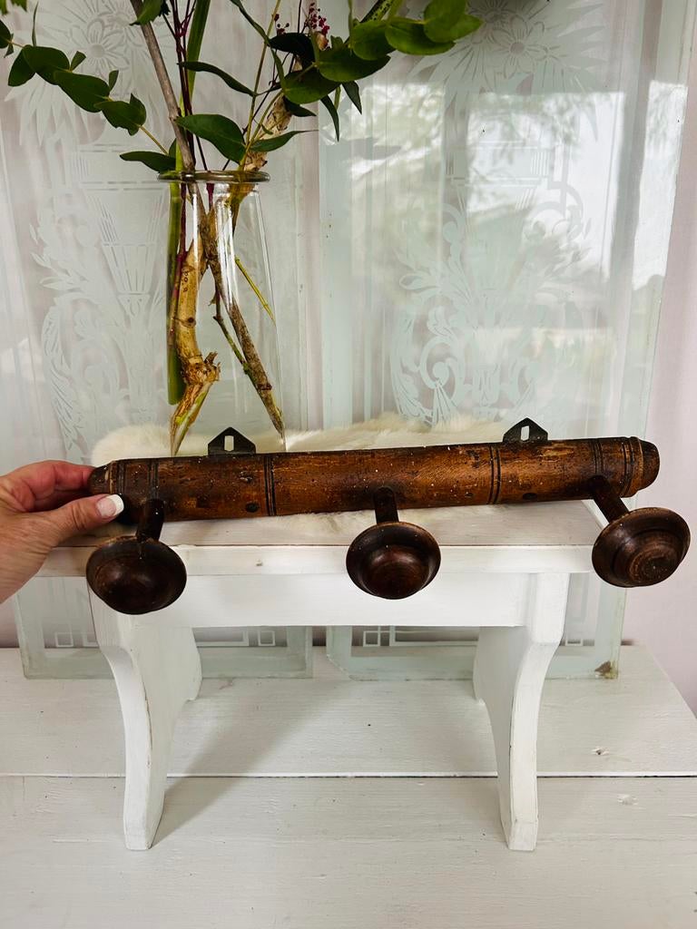 Antieke franse knoppen kapstok klein model, Gebruikt, Minder dan 100 cm, Hout, Ophalen