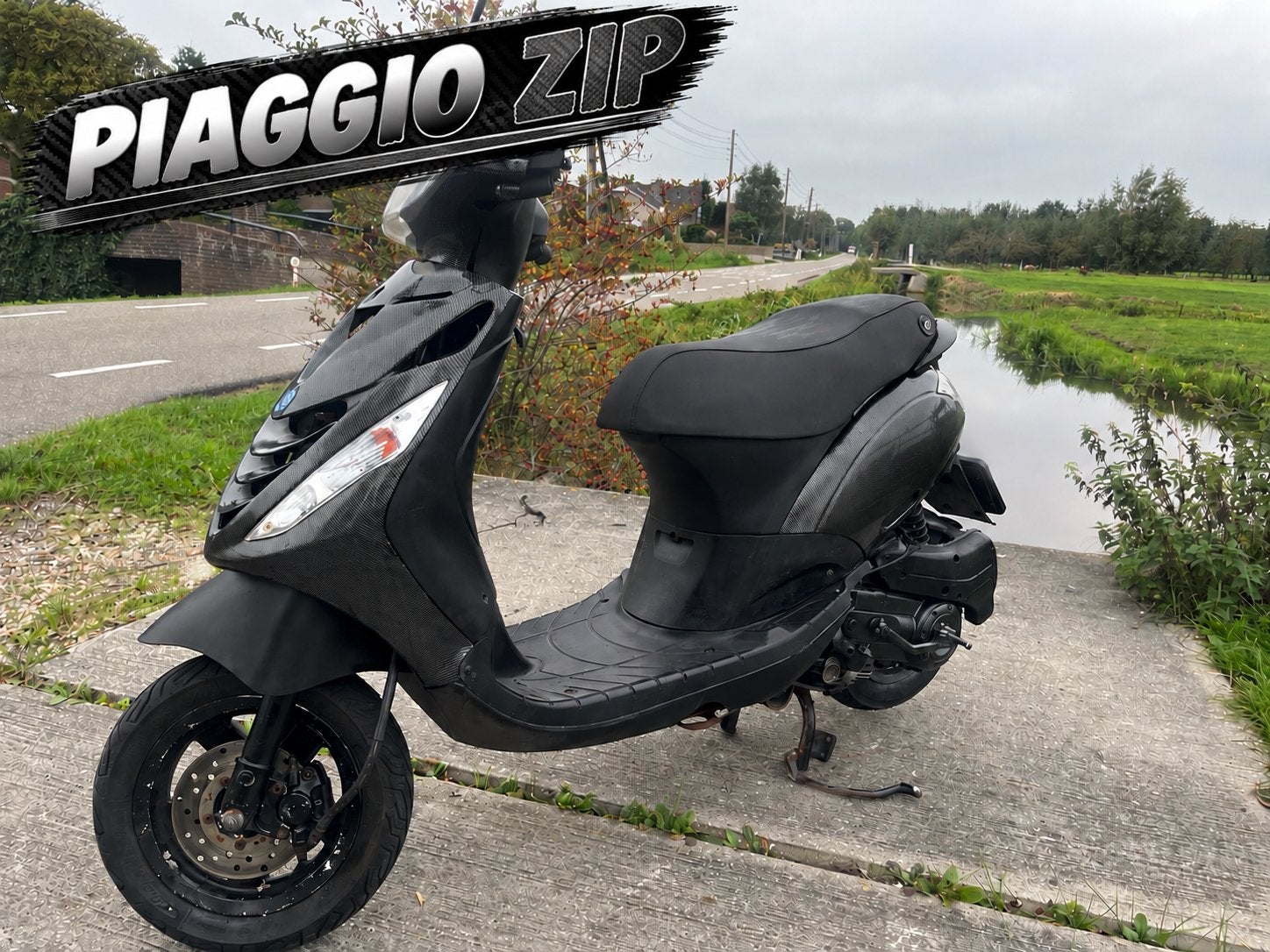 Piaggio Zip Carbon 80cc (nieuwe onderdelen +extra kappenset, Ophalen, Zo goed als nieuw, Benzine, Piaggio