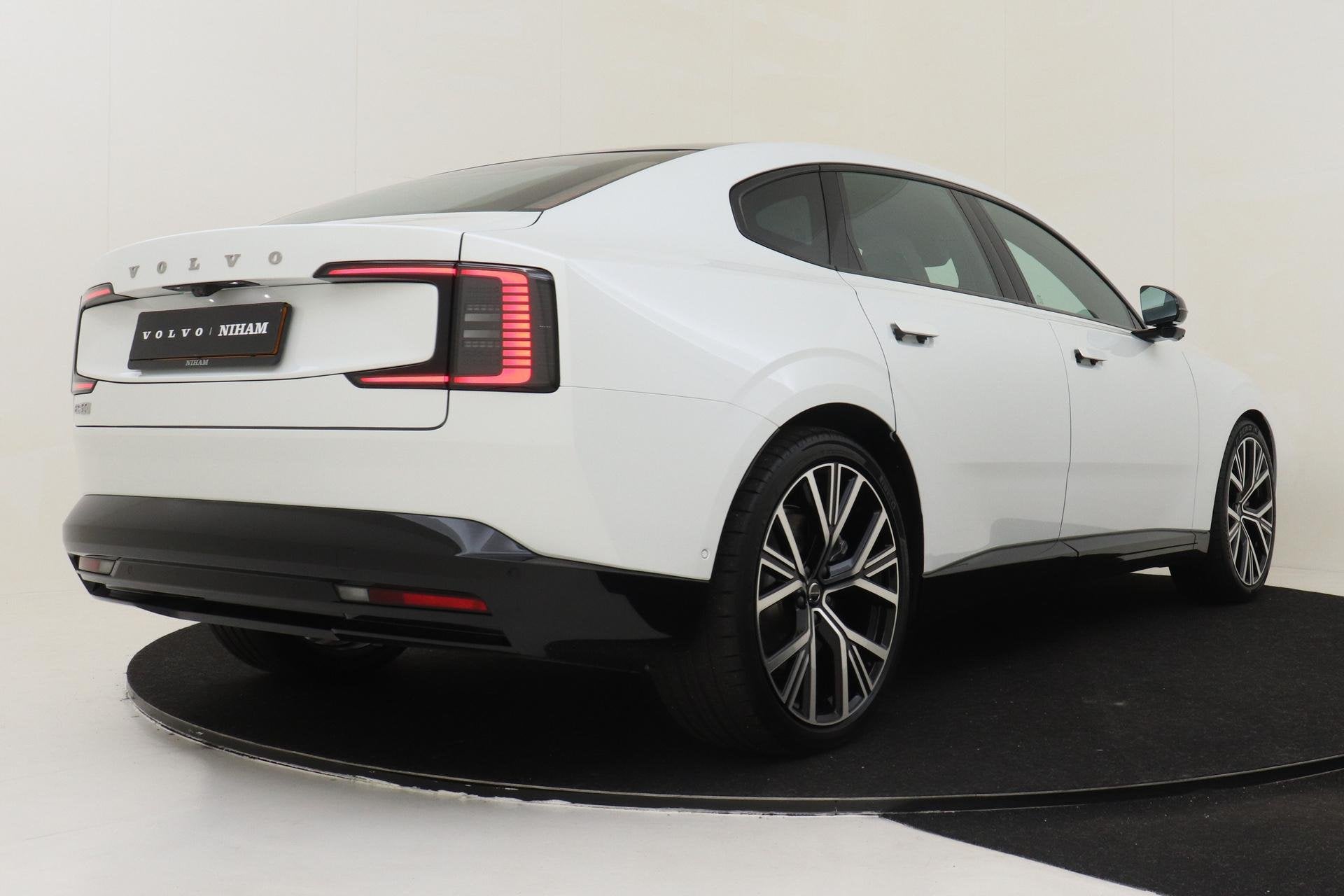 Volvo ES90 SINGLE MOTOR EXTENDED RANGE ULTRA 92 kWh *FULL OP, Auto's, Automaat, Achterwielaandrijving, 662 km, 334 pk
