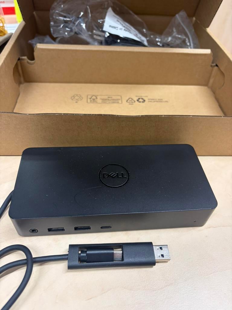 Dell docking station D6000 inclusief 130W lader, Computers en Software, Dockingstations, Ophalen of Verzenden, Gebruikt, Docking station