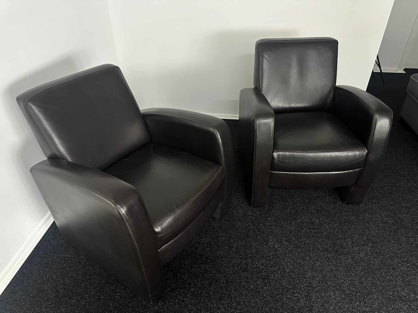 Gloednieuwe leren fauteuils, Ophalen, Zo goed als nieuw, 50 tot 75 cm, Leer