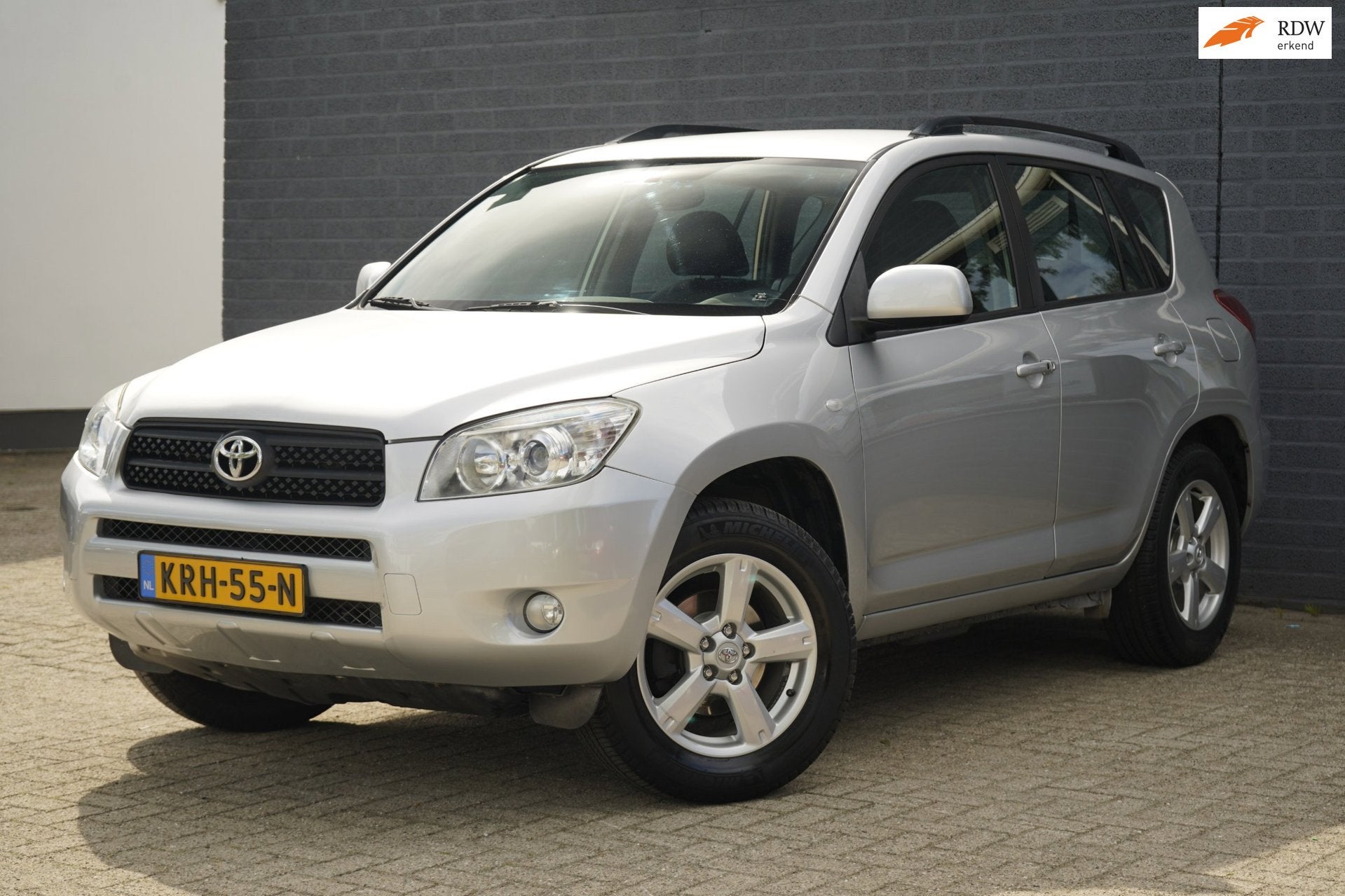 Toyota RAV4 2.0 VVTi Executive 4WD, 1ste eigenaar! Trekhaak, Auto's, Toyota, Automaat, 1998 cc, Gebruikt, Zwart