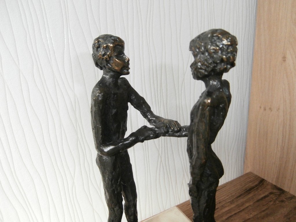 Brons Beeld van Astrid Veldhuyzen  ,, Vriendschap ,, Dank ,,, Ophalen of Verzenden, Zo goed als nieuw, Mens