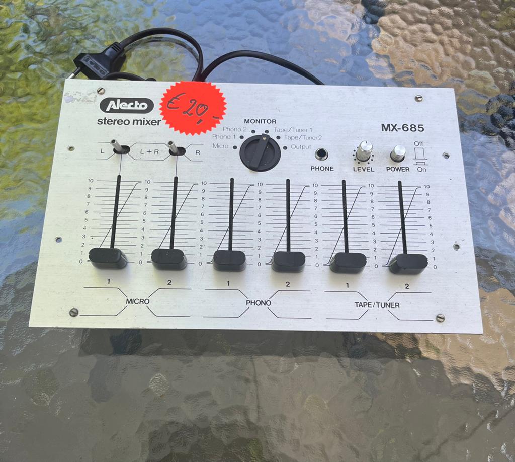Alecto stereo mixer  MX-685, Muziek en Instrumenten, Mengpanelen, G, G, G, Ophalen of Verzenden
