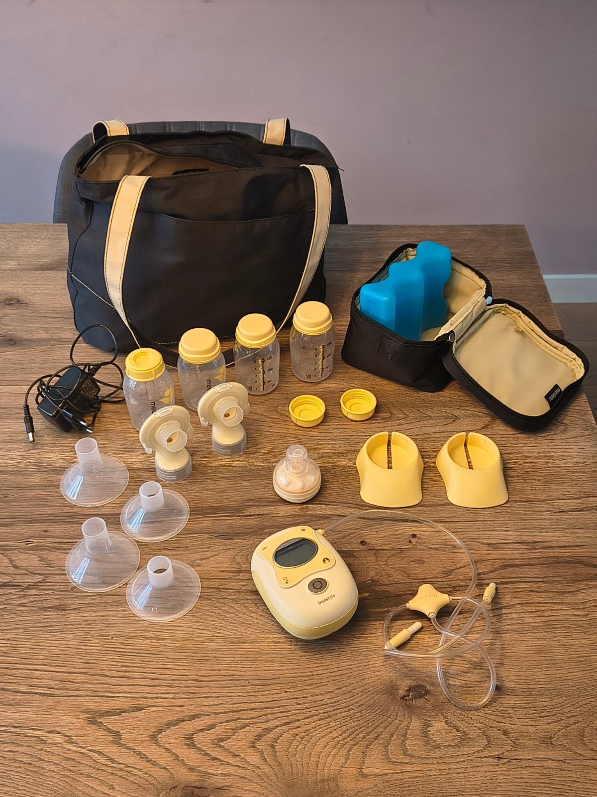 Medela Freestyle dubbele elektrische borstkolf, Ophalen, Gebruikt