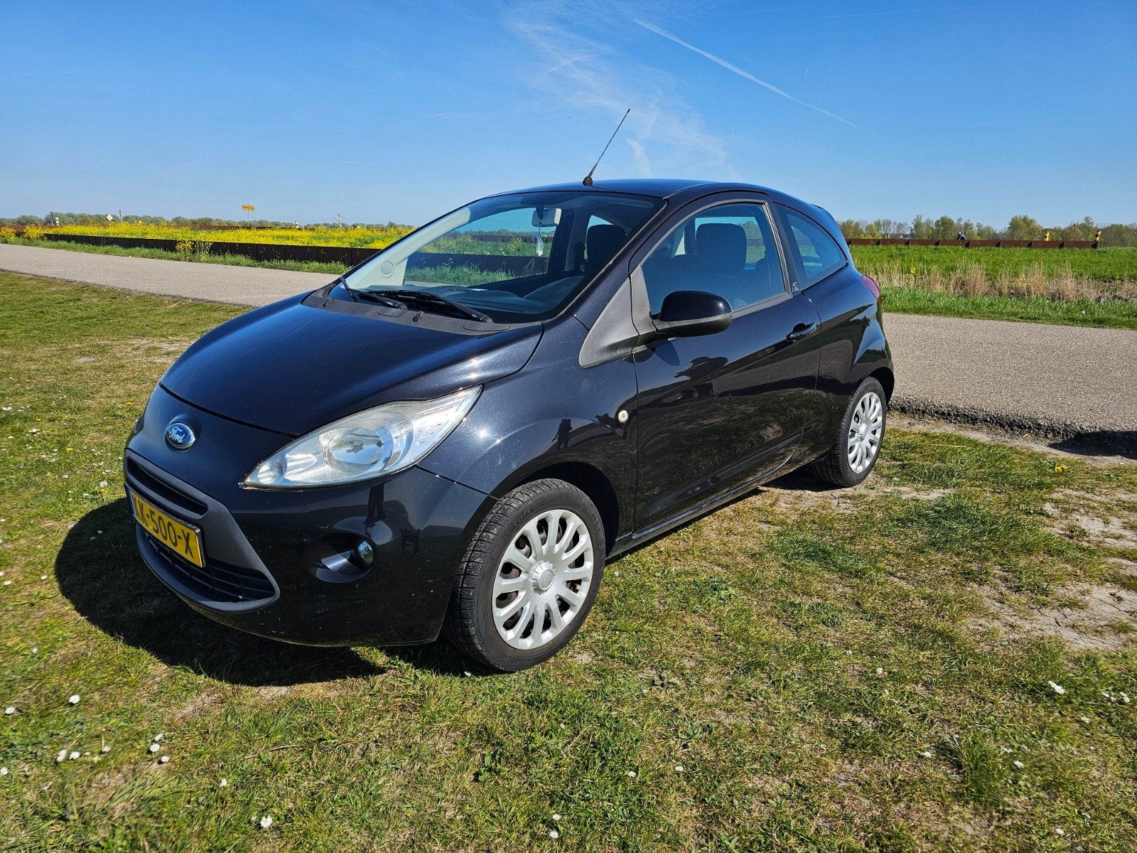 Ford Ka 1.2 51KW 2010 Zwart, Auto's, Stof, 1242 cc, 4 cilinders, 4 stoelen