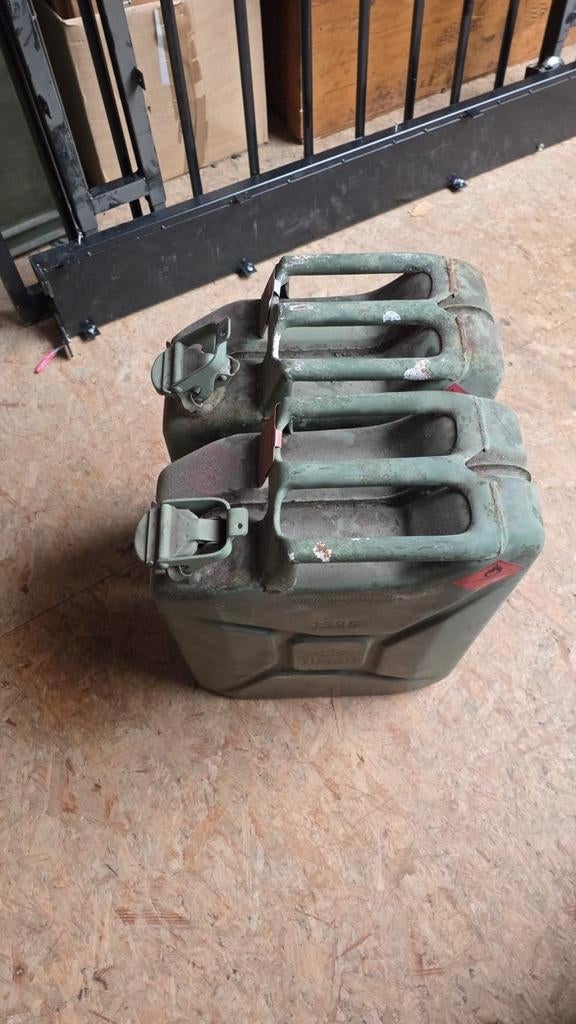 Benzine /diesel jerrycans NL leger inhoud 20 liter, Verzamelen, Ophalen, ., ., Nederland