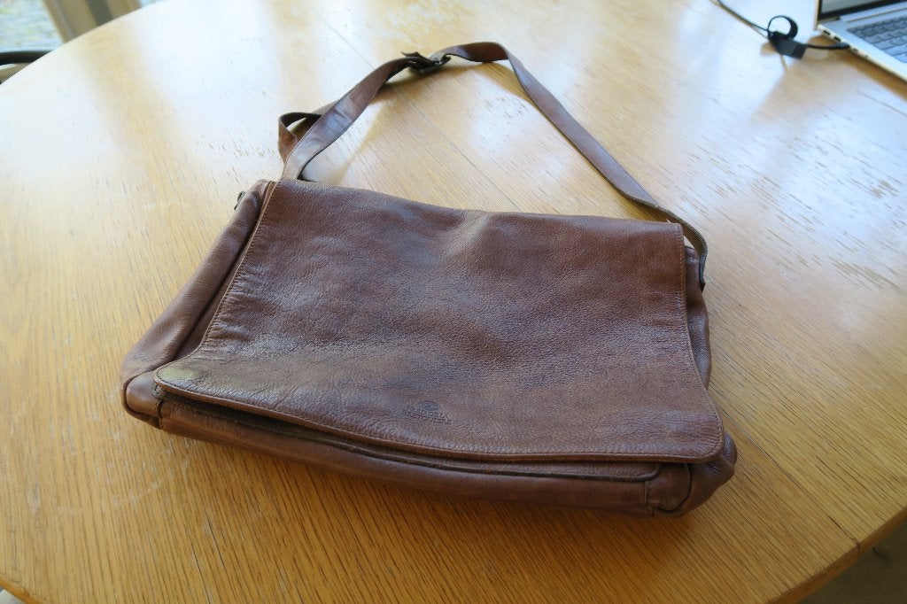 Laptoptas Fred de la Bretoniere, echt leer, ca 40 x 30 cm, Computers en Software, Bruin, Schouderband, 17 inch of meer, Ophalen of Verzenden