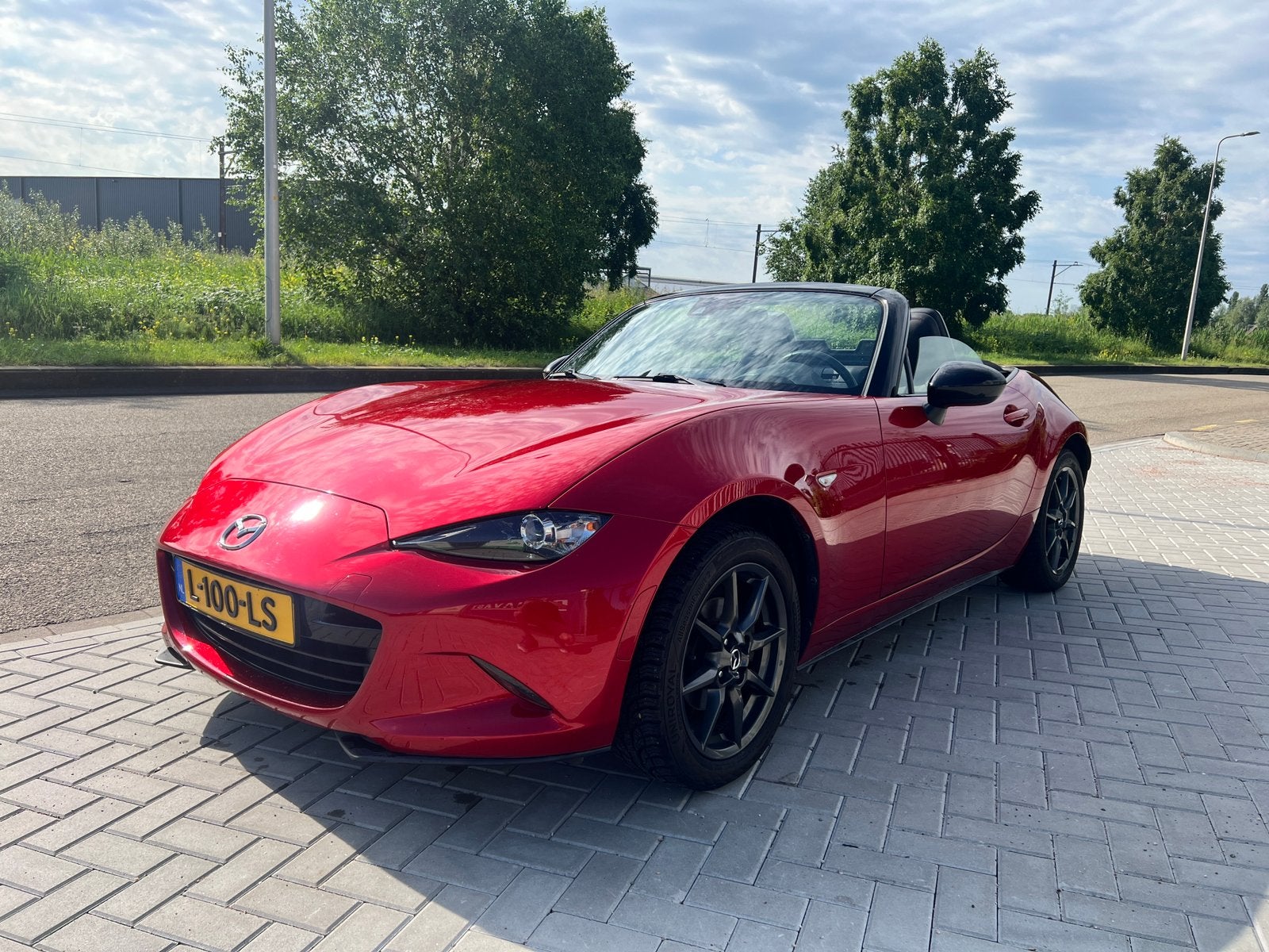Mazda MX-5 1.5 Skyactiv-g 96KW 2018 Rood, Auto's, Mazda, Achterwielaandrijving, 31 €/maand, 4 cilinders, Cabriolet