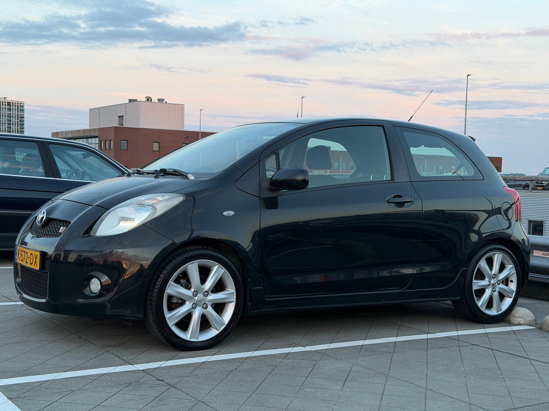 Toyota Yaris 1.8 VVTi TS Airco Sportief Auto Goed Onderhoude, Auto's, Toyota, Voorwielaandrijving, Gebruikt, 4 cilinders, Elektrische ramen