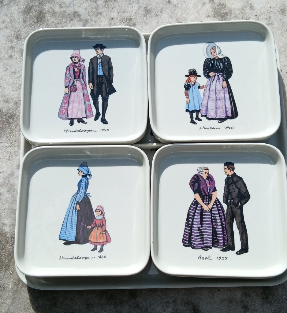Villeroy en Boch serveerschalen gebakset klederdracht, Villeroy & Boch, Ophalen of Verzenden, Zo goed als nieuw, Bord(en)