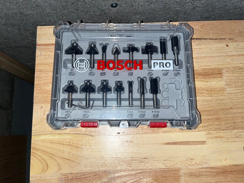 Foto 4 van DeWalt bovenfrees + Bosch freesset