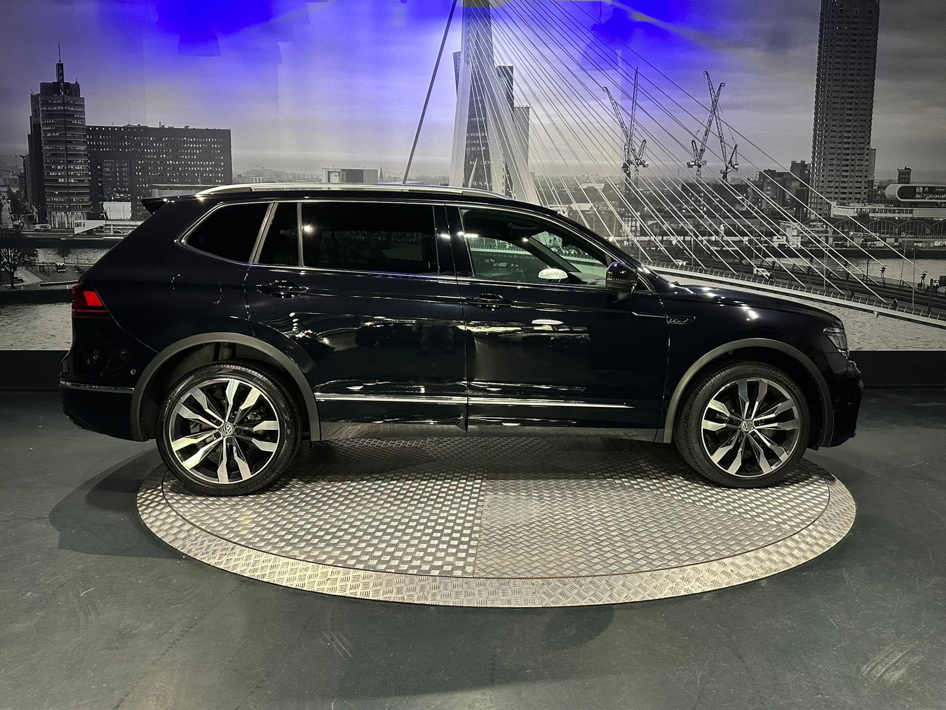 Volkswagen Tiguan Allspace 1.5 TSI Highline Business R 7p. *, Dealer onderhouden, 4 cilinders, 150 pk, Zwart