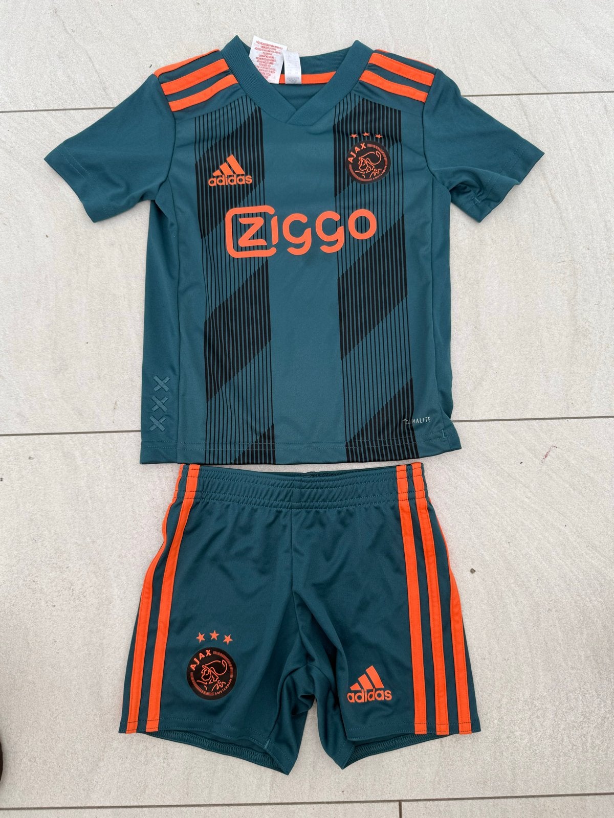 Ajax kindertenue maat 98 / 2-3 jaar - Nieuwstaat, Ophalen of Verzenden, Zo goed als nieuw, Jongen of Meisje, Setje