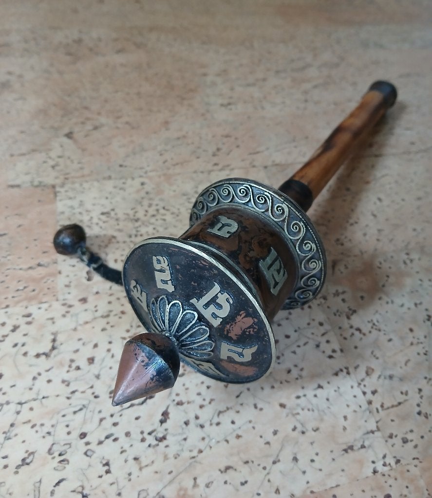Fraaie Tibetaanse gebedsmolen met gebedsrol ca 28 cm Nepal, Ophalen of Verzenden