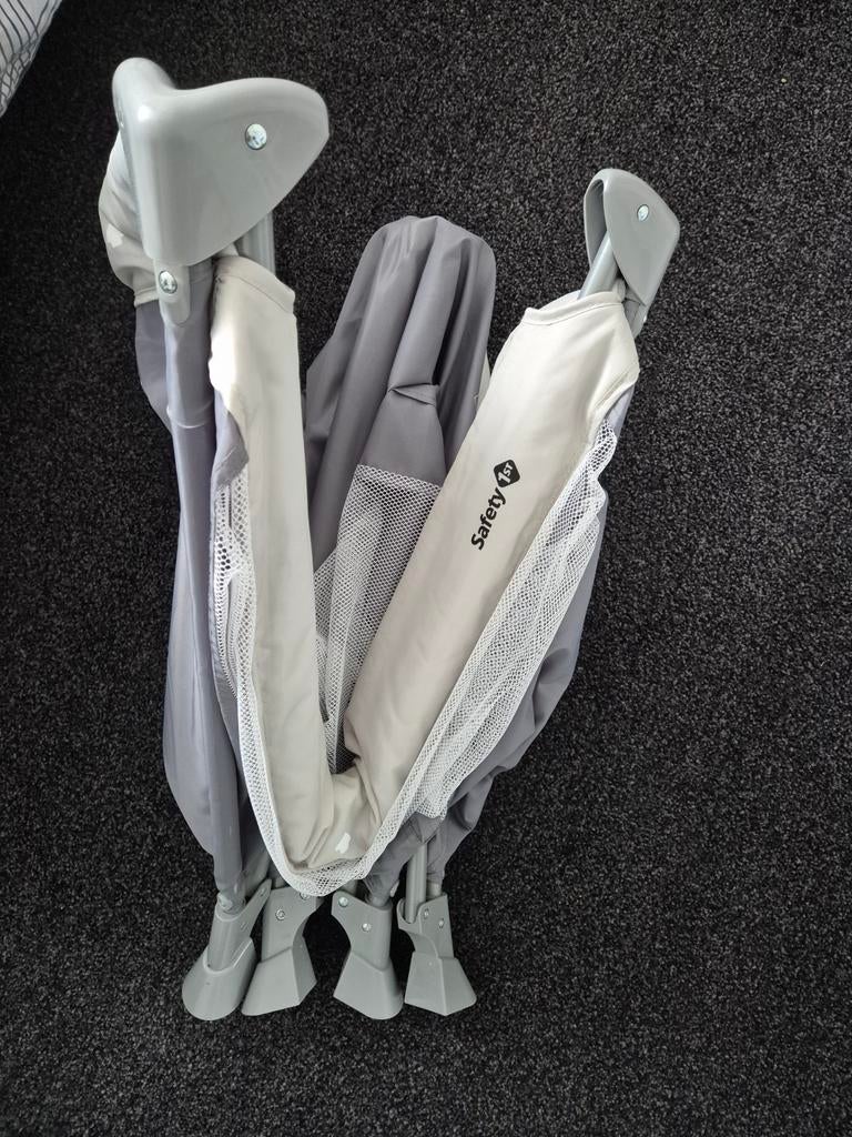 Safety First campingbedje met matras en dekbed, Ophalen, Gebruikt, Reisbedje