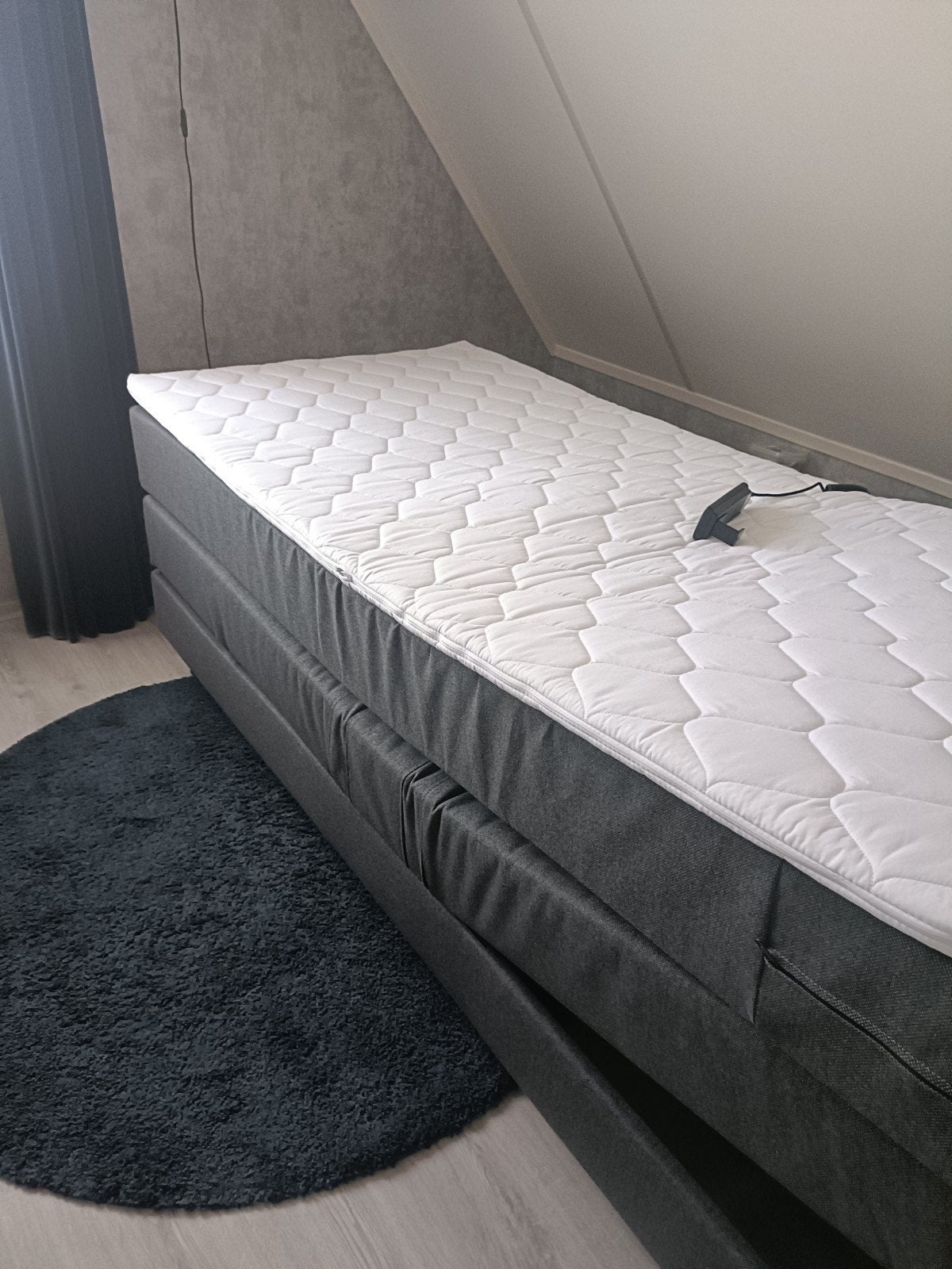 Eenpersoons elec. boxspring met verstelbaar hoofdeinde, Ophalen, Verstelbaar, 90 cm, Eenpersoons