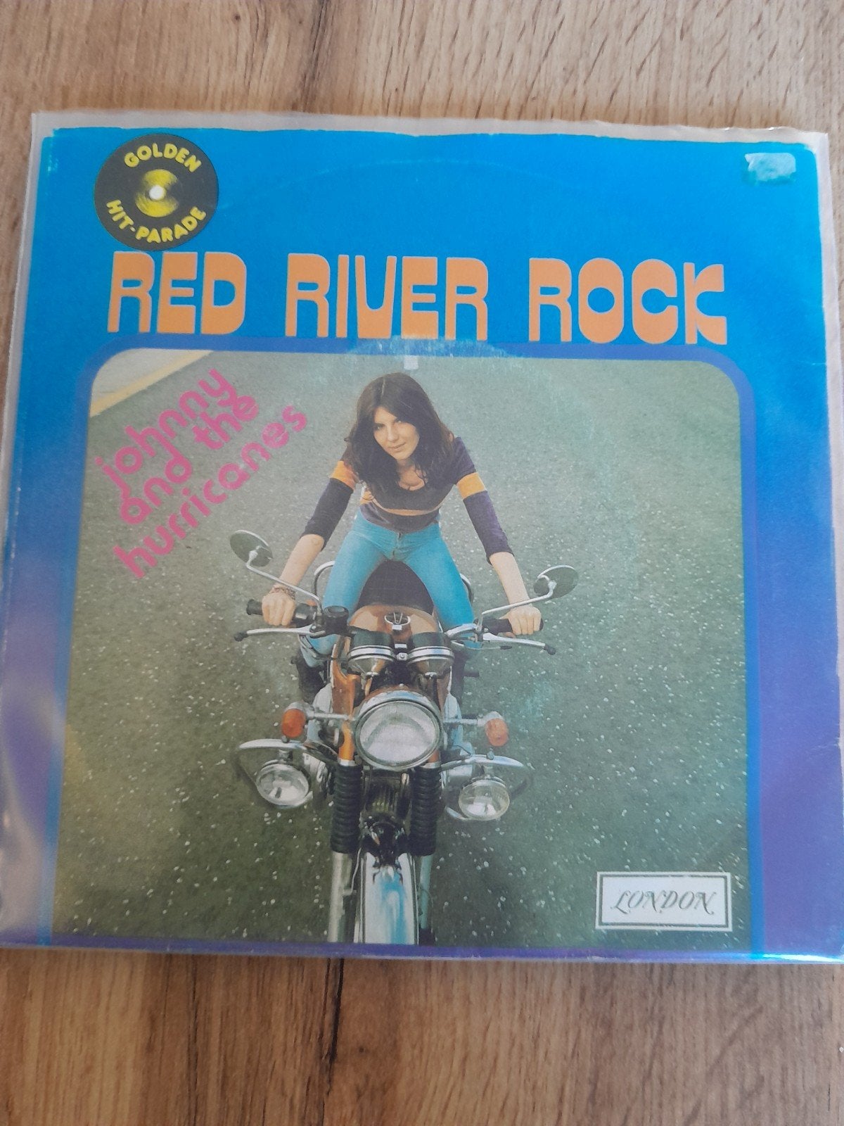 Johnny and the hurricanes 7inch red river rock, Ophalen of Verzenden, Zo goed als nieuw, Pop