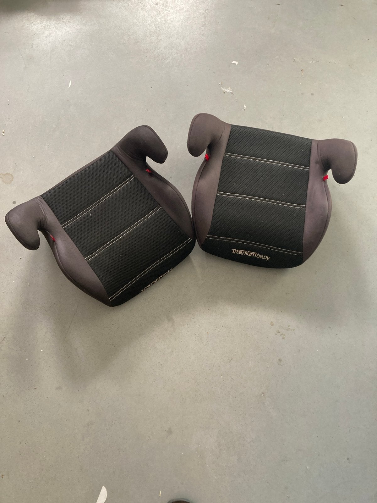 Twee Titaniumbaby zitverhogers voor in de auto, 15 t/m 36 kg, Ophalen, Overige merken, Gebruikt