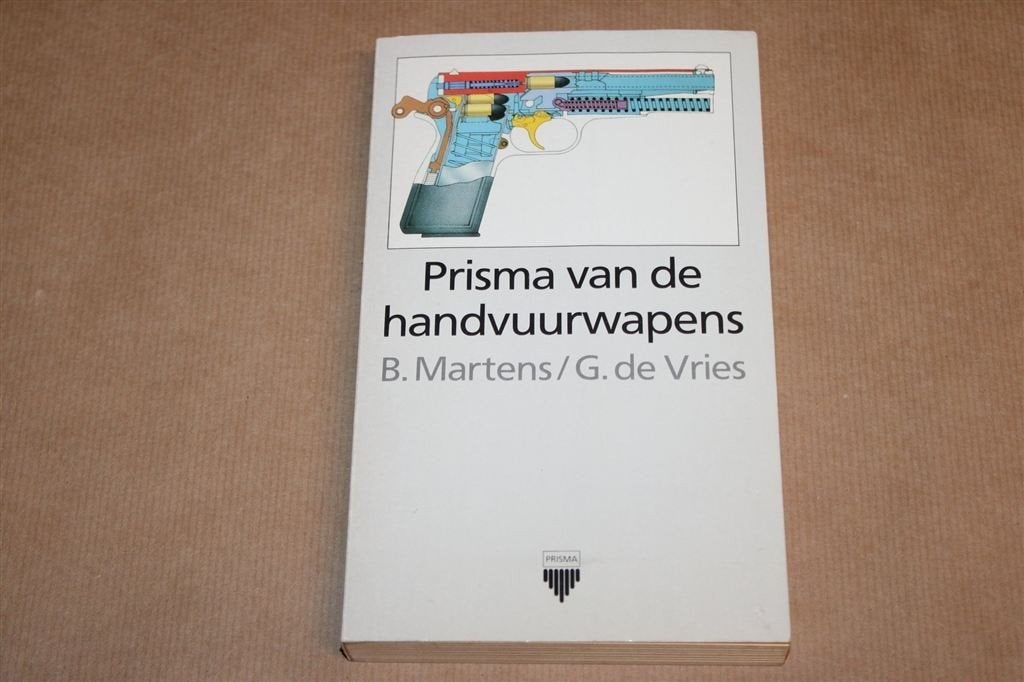 Prisma van de Handvuurwapens — Pistolen en Geweren 1990, Boeken, Ophalen of Verzenden, Tweede Wereldoorlog, Gelezen, Overige onderwerpen