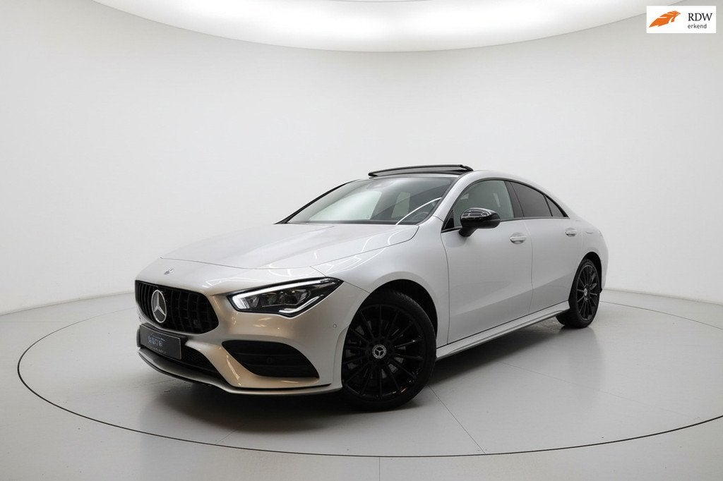Mercedes-Benz CLA-klasse 250 e AMG NIGHT PANO SFEER CAM, Auto's, CLA, Gebruikt, Euro 6, 4 cilinders