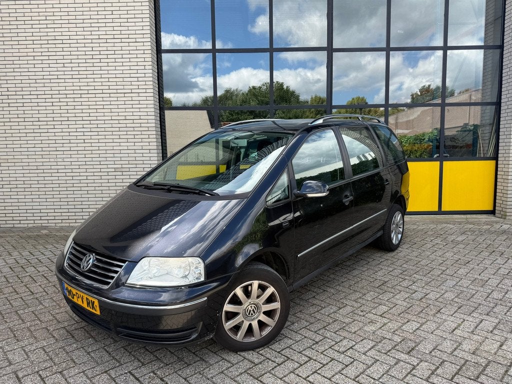 Volkswagen Sharan First owner! automaat, Clima & Trekhaak 6P, Auto's, Automatische klimaatregeling, Stof, Zwart, 4 cilinders