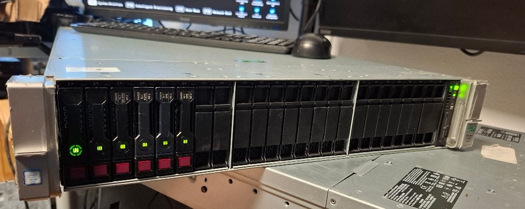 HP Proliant DL380 Gen9 24 bay 2,5 inch met 28 cores, Computers en Software, Servers, 2 tot 3 Ghz, 32 GB, Hot swappable onderdelen