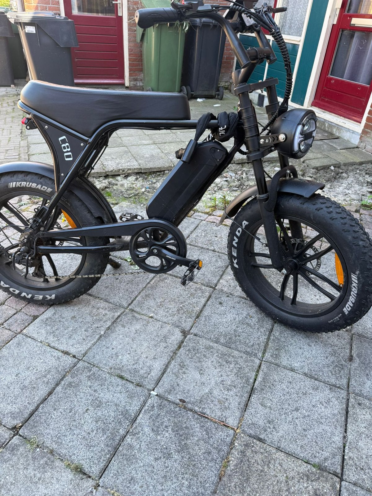 C80 met lader, slot en 2 sleutels, en achterzitje 2200km, Fietsen en Brommers, Ophalen, Zo goed als nieuw, 50 km per accu of meer