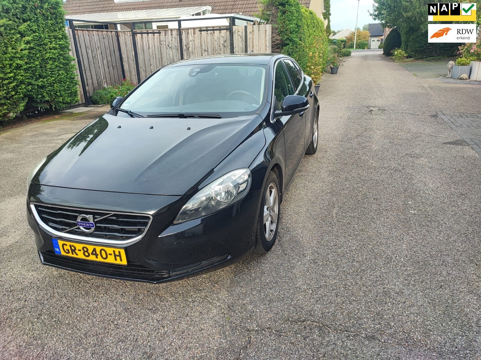 Volvo V40 2.0 D2 R-Design Business, Auto's, Voorwielaandrijving, Gebruikt, Euro 6, 4 cilinders