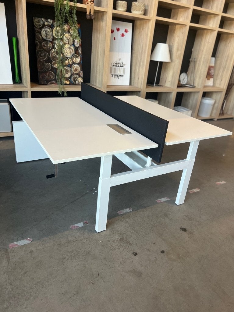 Ahrend duo-bureau met slinger/kabelgoot 275€/st, 80st, 160 cm, Gebruikt, Metaal, Ophalen of Verzenden