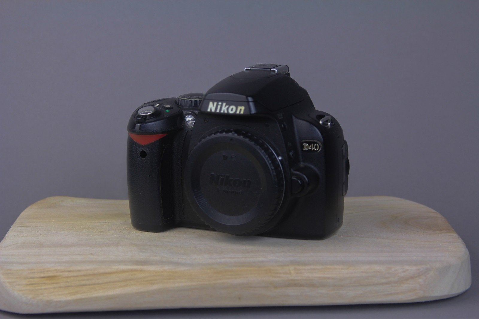 Nikon D40 DSLR Body + accu en oplader, Audio, Tv en Foto, Fotocamera's Digitaal, Ingebouwde flitser, Gebruikt, Accu, Spiegelreflex