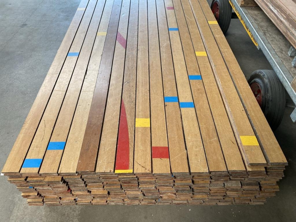 Unieke vintage gymzaalvloer hout vloer planken sportzaal