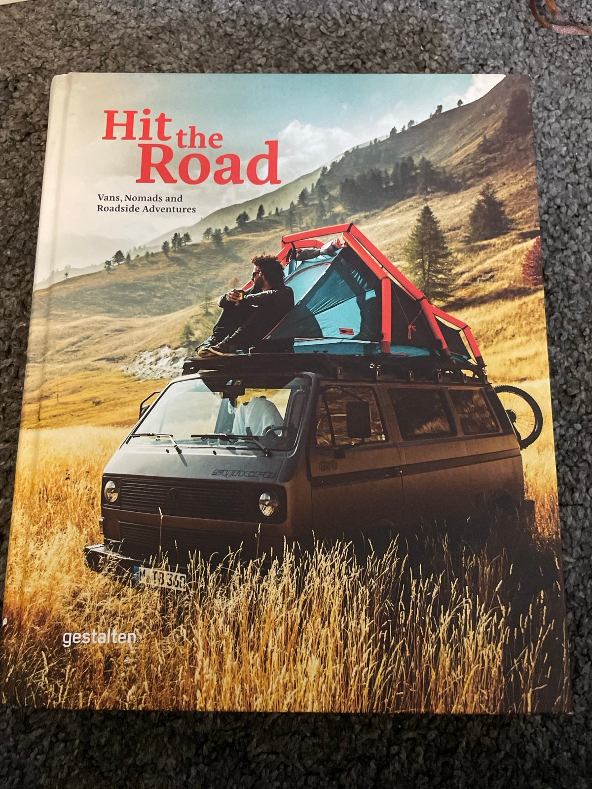 Hit the Road - Vans, Nomads and Roadside Adventures, Boeken, Ophalen of Verzenden, Zo goed als nieuw, Reisgids of -boek, Overige merken