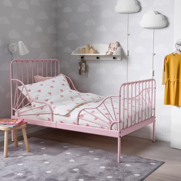 Ikea Minnen meegroei bed roze en goed matras - moet weg!, Kinderen en Baby's, Lattenbodem, 70 tot 85 cm, Ophalen of Verzenden