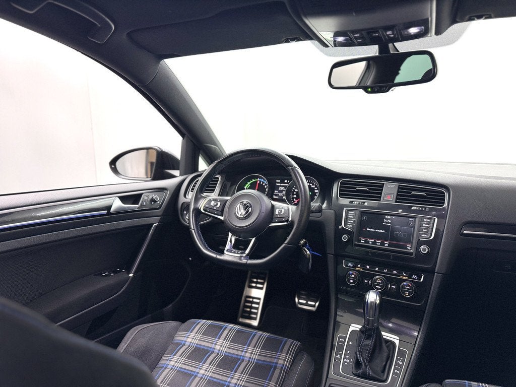 Volkswagen Golf 1.4 TSI GTE / Pano / Stoelverwarming / ACC, Auto's, Volkswagen, Stof, Gebruikt, 4 cilinders, Origineel Nederlands