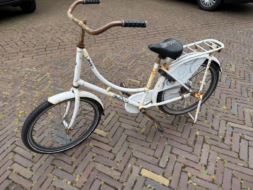 Oude meisjes fiets, gratis, Fietsen en Brommers, Fietsen | Dames | Damesfietsen, Ophalen, Gebruikt, Overige merken