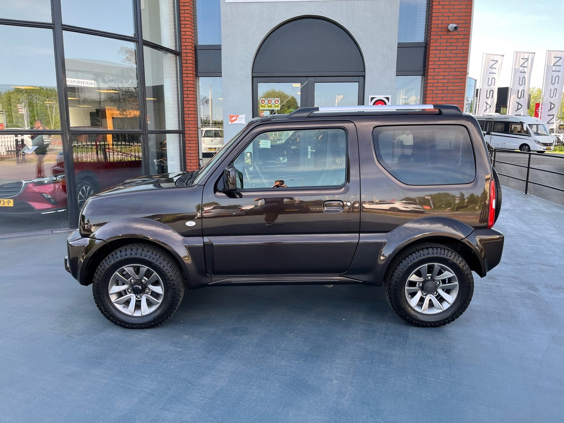 Suzuki JIMNY 1.3 Exclusive LEDER STOELVERWARMING AIRCO LMV, Stoelverwarming, Gebruikt, Euro 6, Bruin