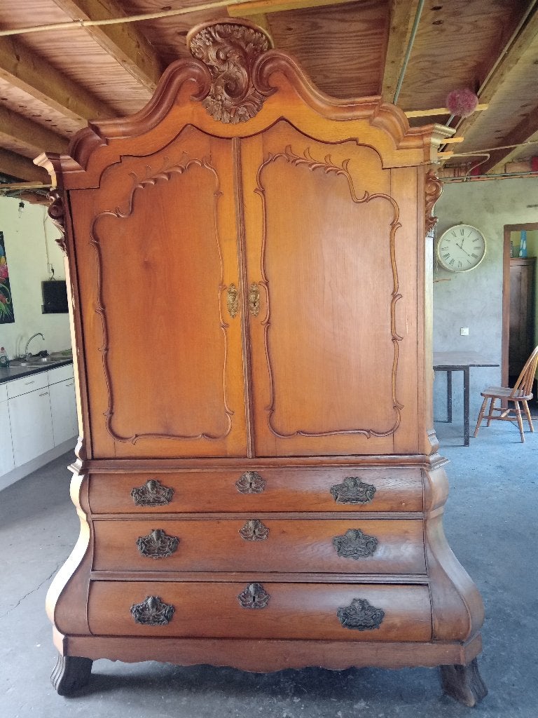 Antiek eiken kabinet, Ophalen