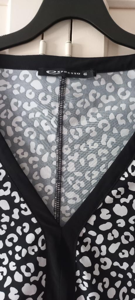 blouse van Expresso in zwart-wit maat 46 zgan, Expresso, Ophalen of Verzenden, Zo goed als nieuw, Blouse of Tuniek