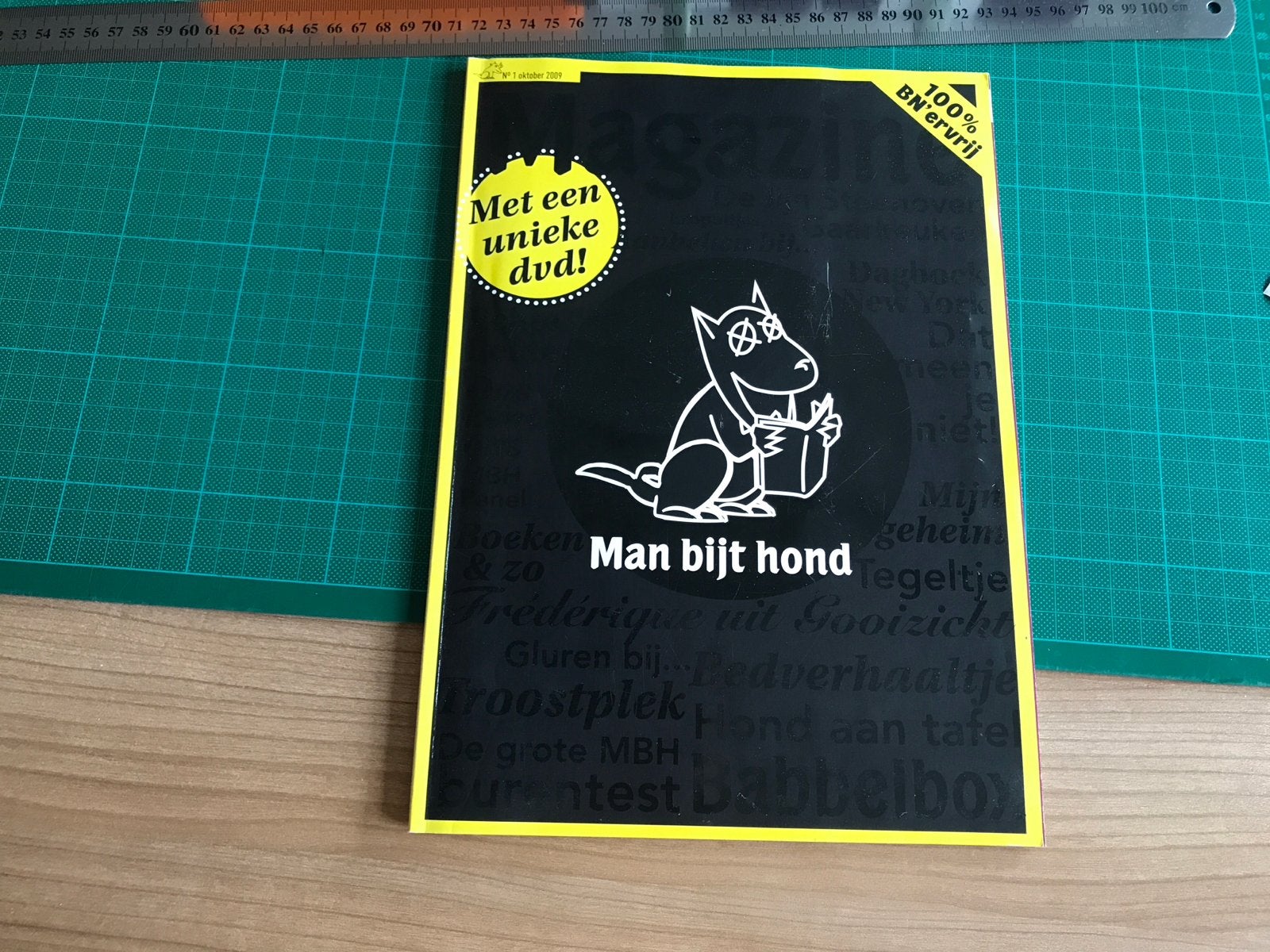 Man bijt hond magazine nr. 1 2009 met unieke dvd.  (2), Ophalen of Verzenden, Zo goed als nieuw, Muziek, Film of Tv