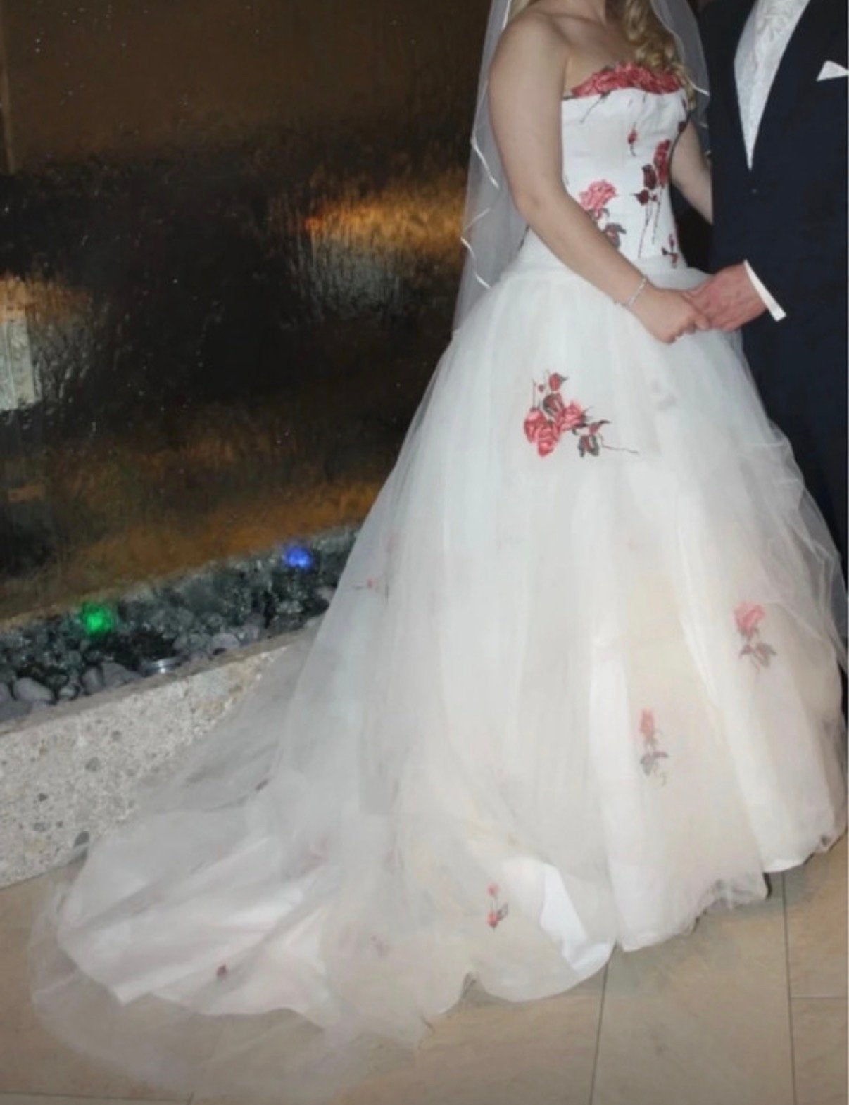Maggie Sottero Bruidsjurk met Rozen, Tule, Sluier & Hoepelro, Ophalen, Zo goed als nieuw, Wit, Trouwjurk