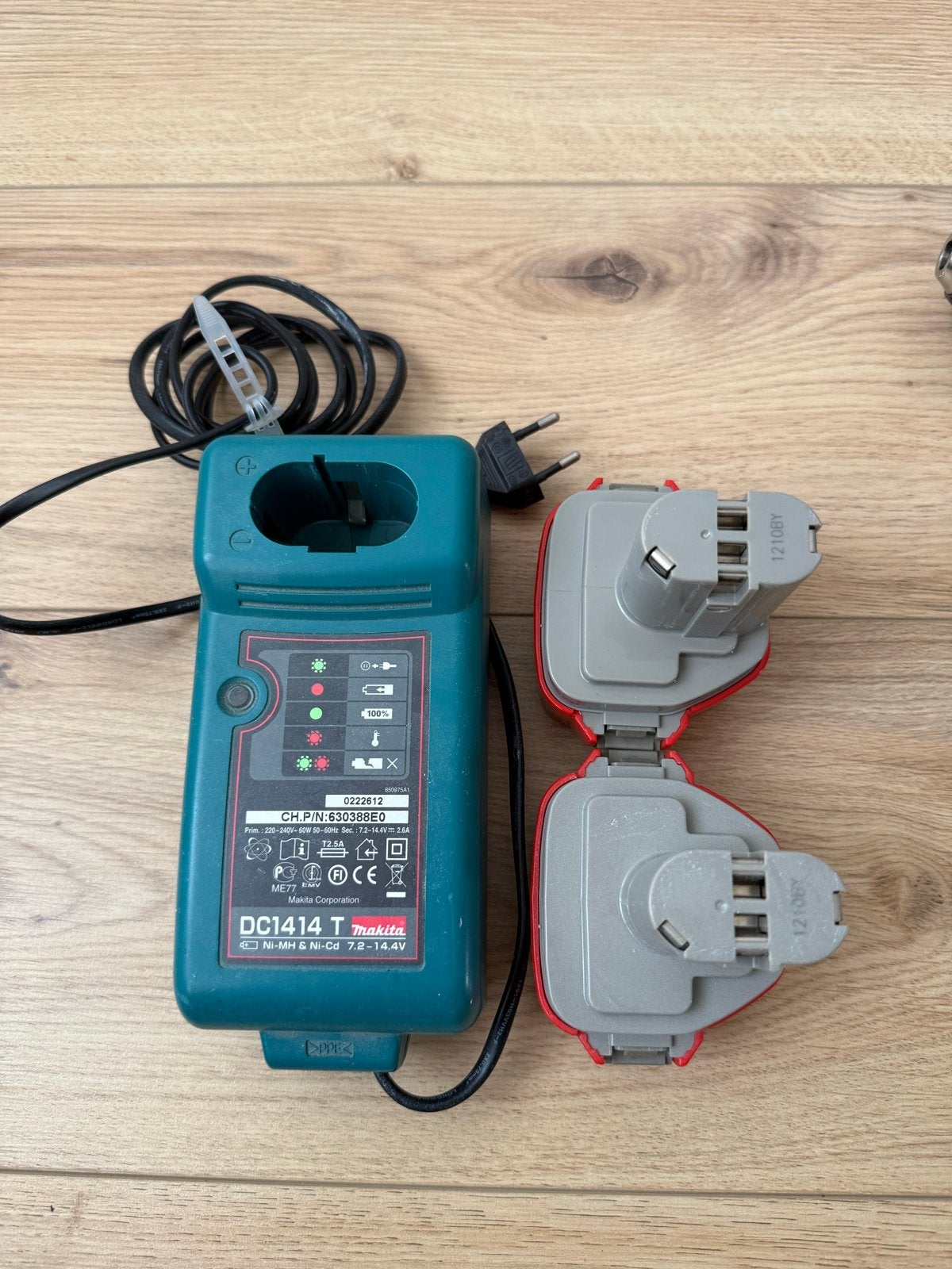 Foto 5 van Makita Boor- en Schroefmachine met lader en 2 accu's