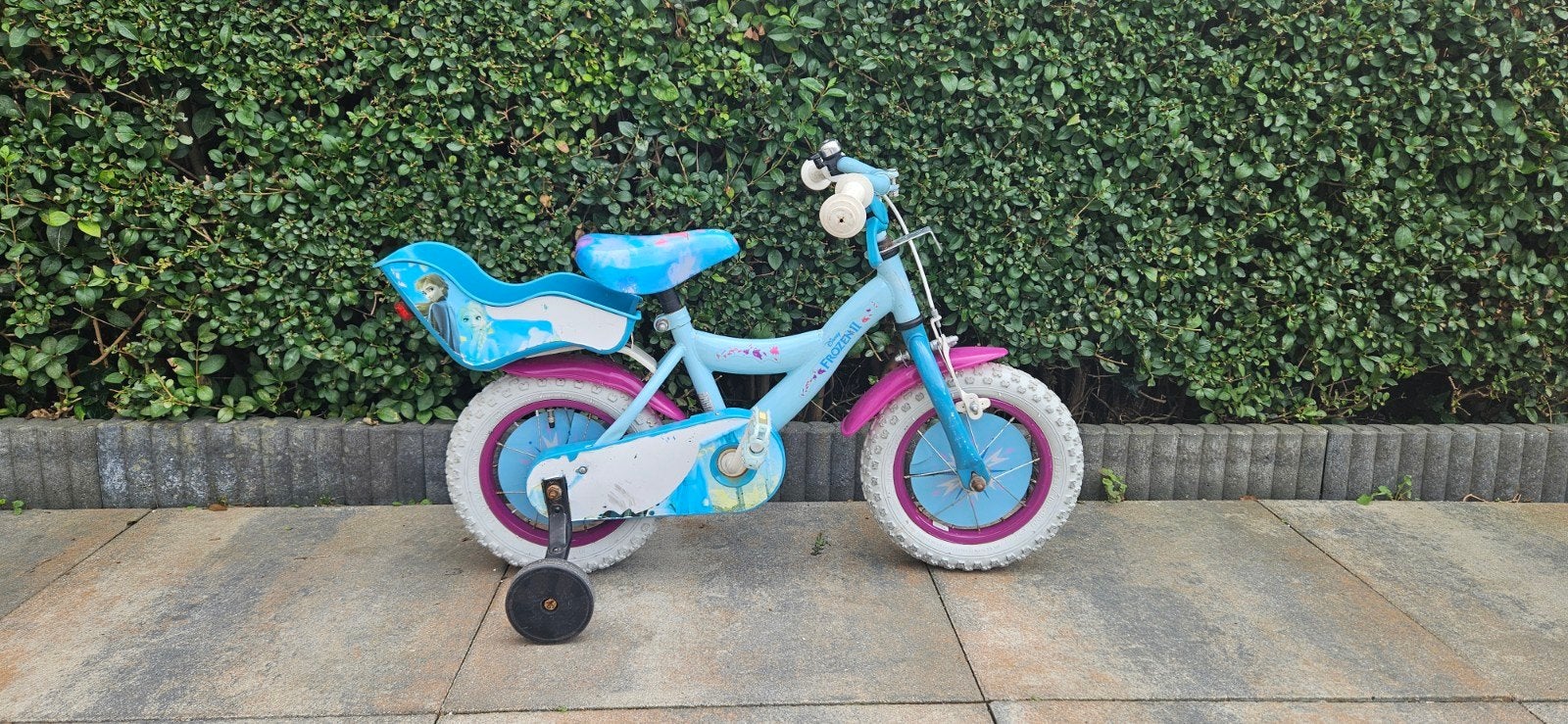 Frozen kinderfiets 12 inch, Fietsen en Brommers, Fietsen | Kinderfietsjes, Ophalen, Gebruikt, Minder dan 16 inch, Zijwieltjes