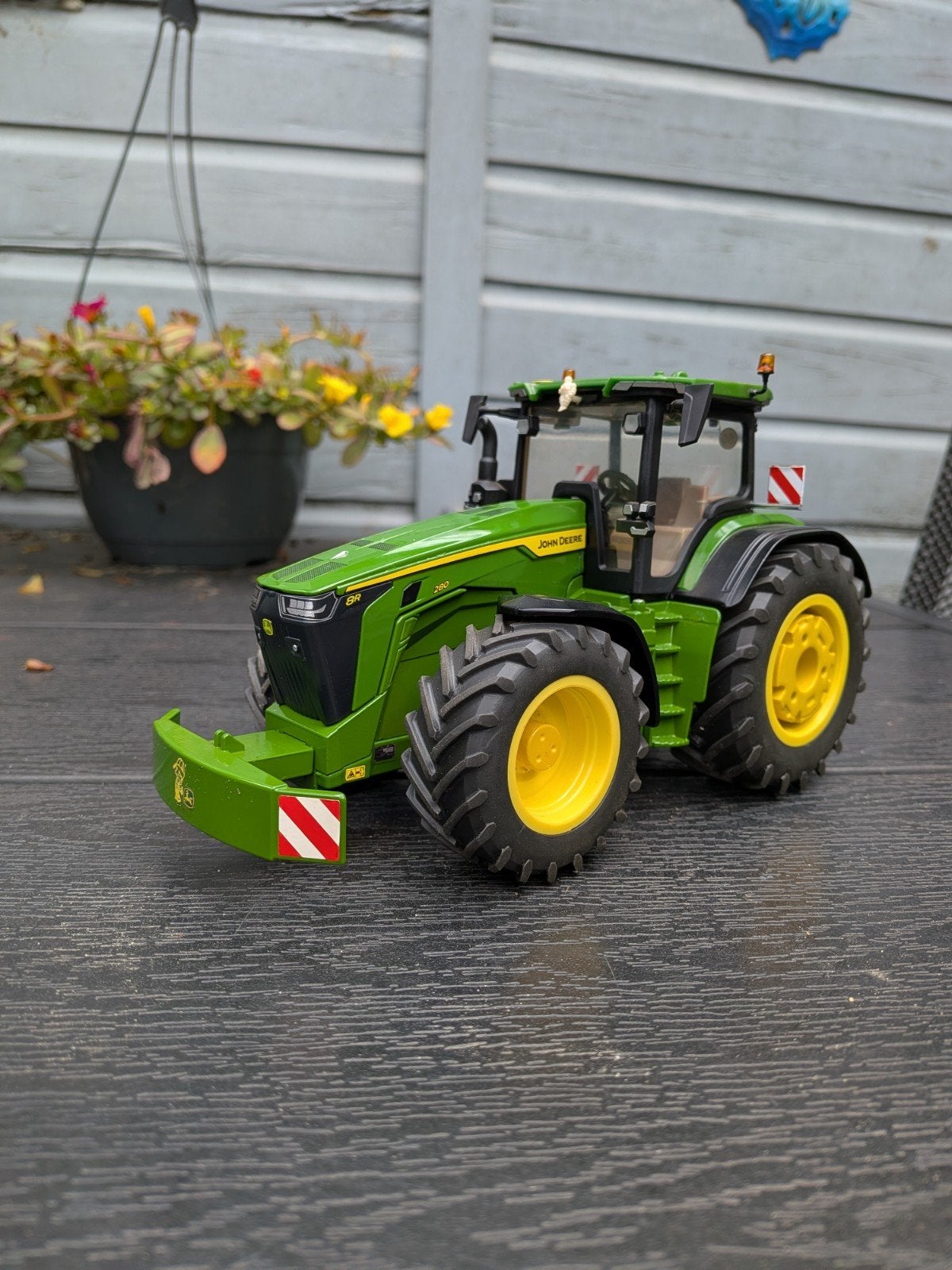 Verbouwde John Deere 8R 280 Siku/Britains, Hobby en Vrije tijd, Modelauto's | 1:32, Ophalen of Verzenden, Zo goed als nieuw, Tractor of Landbouw