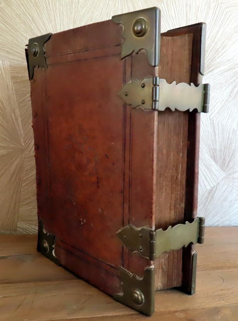 Uit inboedel: Antieke statenbijbel (kansel) Joh de Liefde Ut, Antiek en Kunst, Verzenden