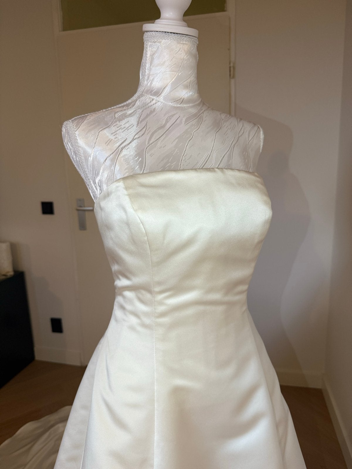Elegante strapless satijnen bruidsjurk met sleep, Ophalen, Nieuw, Wit, Trouwjurk
