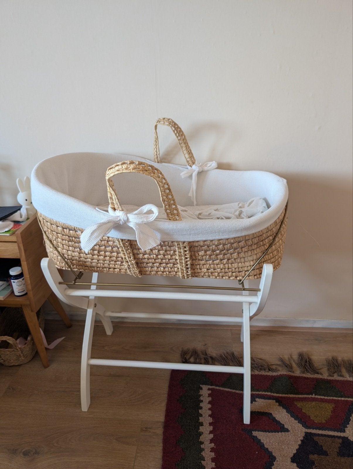 Mooie palmbladeren Mozesmand met houten standaard, Kinderen en Baby's, Ophalen, Zo goed als nieuw, Ledikant